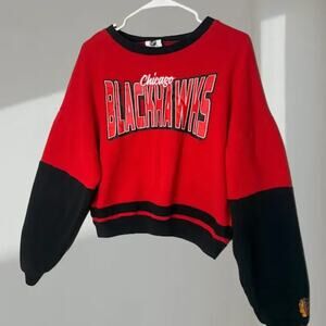 Chicago Blackhawks Cropped Sweatshirt – Red & Black (Girls’ XL / 18)